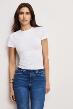 GOOD AMERICAN SUPER STRETCH BABY TEE | WHITE001