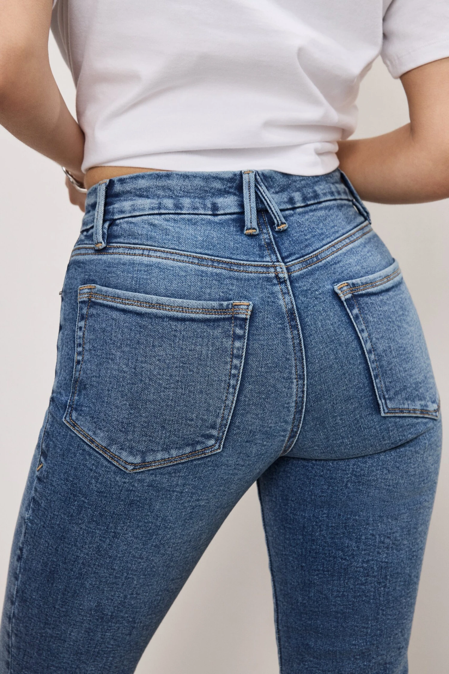 GOOD AMERICAN GOOD PETITE STRAIGHT COMPRESSION JEANS | INDIGO254 4 GOOD AMERICAN GOOD PETITE STRAIGHT COMPRESSION JEANS | INDIGO254 - Image 2