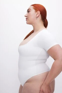 GOOD AMERICAN SCUBA SQUARE NECK BODYSUIT | WHITE001 -GOOD AMERICAN STORE 230428 51 GB0538 W001 SUM23 C 0054