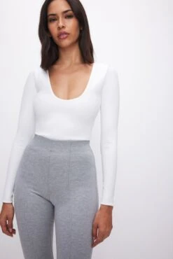 GOOD AMERICAN SCUBA SCOOP NECK BODYSUIT | WHITE001 -GOOD AMERICAN STORE 230608 13 GB0545 W001 FALL23 A 0053