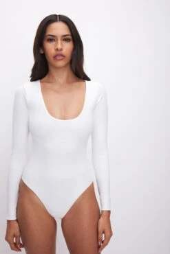 GOOD AMERICAN SCUBA SCOOP NECK BODYSUIT | WHITE001 -GOOD AMERICAN STORE 230608 13 GB0545 W001 FALL23 A 0061