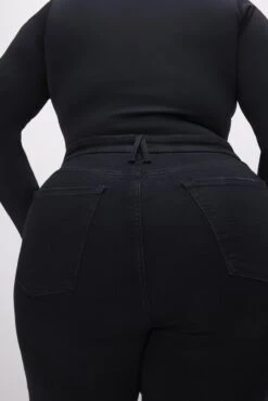 GOOD AMERICAN POWER STRETCH PULL-ON FLARE JEANS | BLACK001 24 GOOD AMERICAN POWER STRETCH PULL-ON FLARE JEANS | BLACK001 -GOOD AMERICAN STORE 230629 12 GLF478BTE K001 FALL23 C 0073