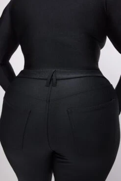 COMPRESSION SHINE STRAIGHT PANTS | BLACK001 21 COMPRESSION SHINE STRAIGHT PANTS | BLACK001 -GOOD AMERICAN STORE 230630 13 GS0381 K001 FALL23 C 0041