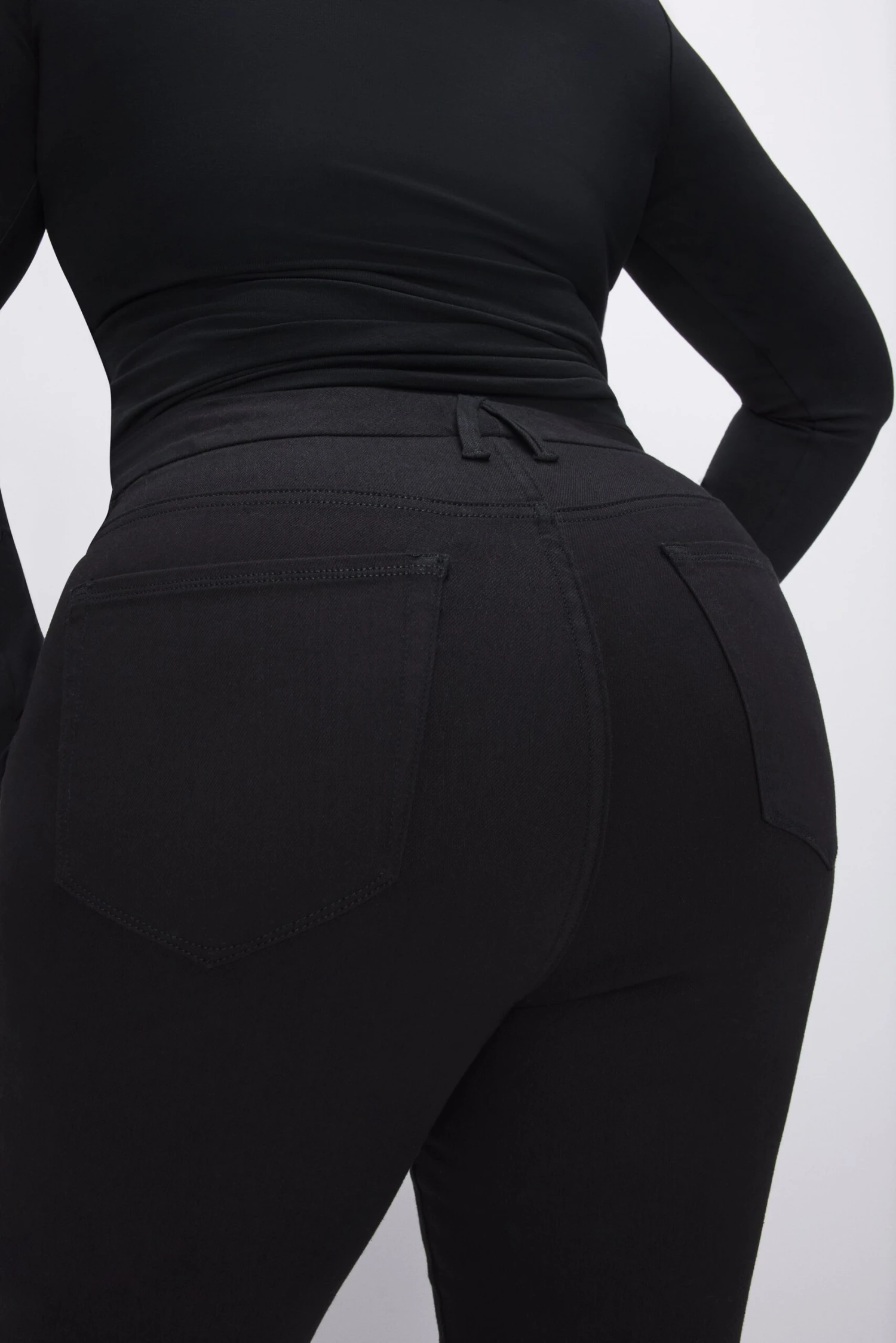 GOOD AMERICAN NEVER FADES GOOD LEGS STRAIGHT JEANS | BLACK001 7 GOOD AMERICAN NEVER FADES GOOD LEGS STRAIGHT JEANS | BLACK001 - Image 5