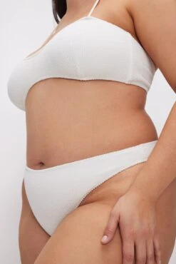 ALWAYS FITS CLASSIC BIKINI BOTTOM | CLOUD WHITE -GOOD AMERICAN STORE 231121 06 GSW0148LV CLW1 SP24 C 0070 75c72110 dd78 4ecf b93f 6fa6b61d90e2