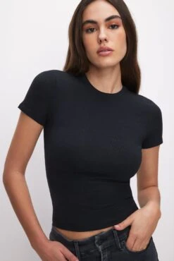 GOOD AMERICAN SUPER STRETCH BABY TEE | BLACK001 -GOOD AMERICAN STORE 240130 47 GT0346 K001 SP24 A 0012