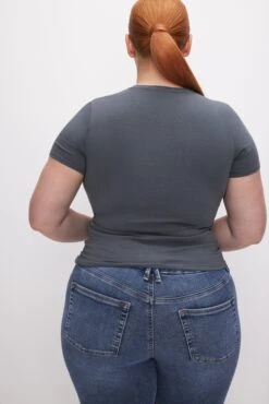 SUPER STRETCH BABY TEE | CARBON003 -GOOD AMERICAN STORE 240131 32 GT0346 CB03 SP24 C 0087