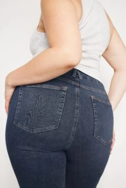 GOOD AMERICAN GOOD LEGS STRAIGHT JEANS | BLUE004 25 GOOD AMERICAN GOOD LEGS STRAIGHT JEANS | BLUE004 -GOOD AMERICAN STORE 240326 37 GLS873T B004 CORE C 0066 5af9d358 15bb 4a9c aa74 4639e32b8b77