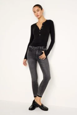 GOOD AMERICAN JEANIUS FITTED HENLEY | BLACK322 11 GOOD AMERICAN JEANIUS FITTED HENLEY | BLACK322 -GOOD AMERICAN STORE 240625 08 GT0369BVN K001 FALL24 A 0016 06846ccf dac6 46e3 b791 9689e5d34bc5