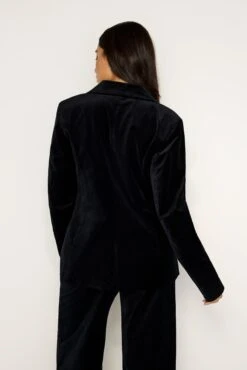 GOOD AMERICAN VELVET SCULPTED BLAZER | BLACK001 -GOOD AMERICAN STORE 240801 41 GFD173 K001 FALL24 B 0082