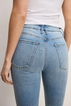 ALWAYS FITS GOOD CLASSIC SLIM STRAIGHT JEANS | INDIGO834 18 ALWAYS FITS GOOD CLASSIC SLIM STRAIGHT JEANS | INDIGO834 -GOOD AMERICAN STORE 241205 36 GCLAFBSH478T I834 A 0080