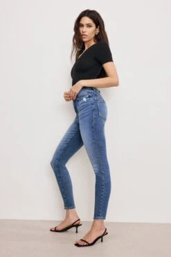 GOOD WAIST SKINNY CROPPEDJEANS | INDIGO326 -GOOD AMERICAN STORE 250129 06 GWCSBP941T I326 GWSC A 0083