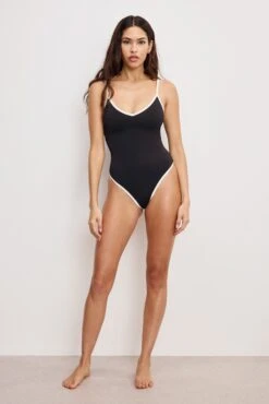 COMPRESSION DEEP DIVE SWIMSUIT | BLACK001 16 COMPRESSION DEEP DIVE SWIMSUIT | BLACK001 -GOOD AMERICAN STORE 250204 01 GSW1286 K001 A 0064