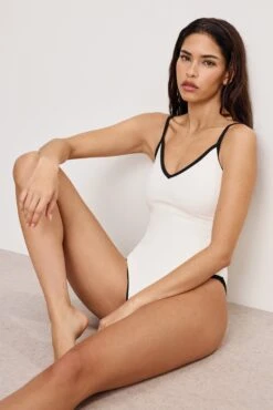 COMPRESSION DEEP DIVE SWIMSUIT | CLOUD WHITE -GOOD AMERICAN STORE 250204 04 GSW1286 CLW1 A 0567