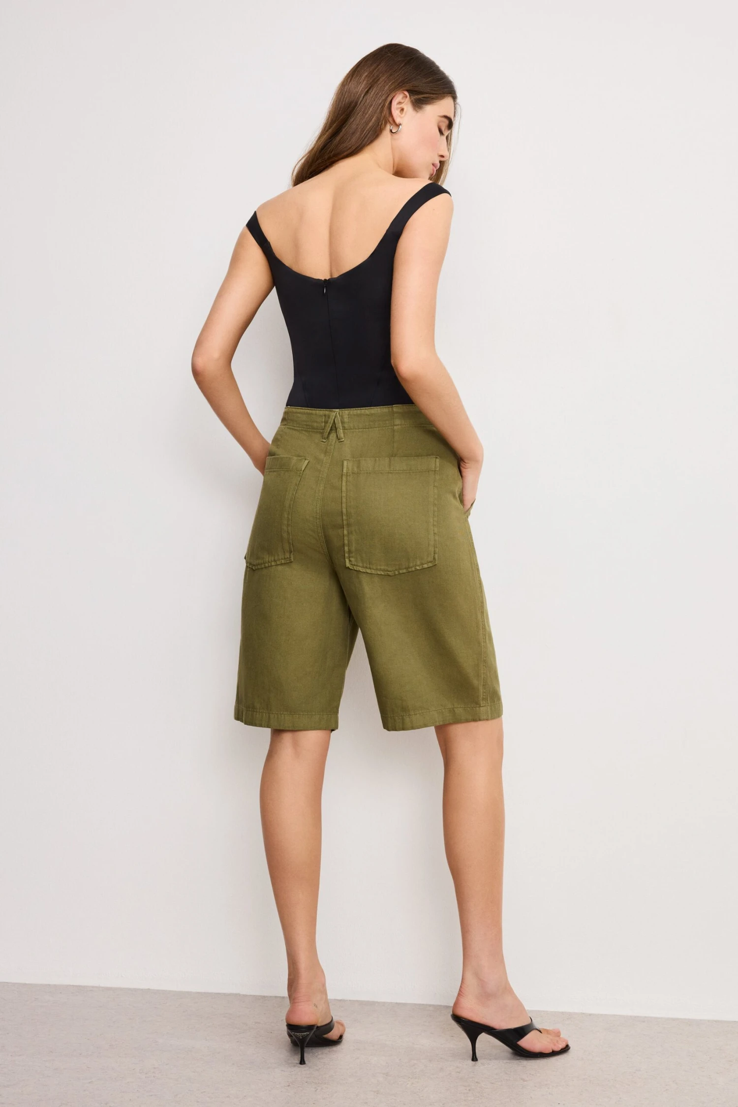 LITE LINEN BERMUDA SHORT | MARTINI OLIVE002 8 LITE LINEN BERMUDA SHORT | MARTINI OLIVE002 - Image 6