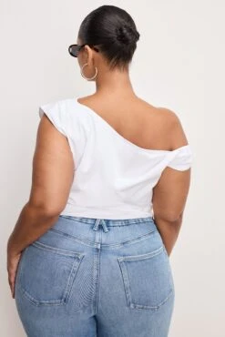 POPLIN OFF SHOULDER TOP | WHITE001 -GOOD AMERICAN STORE 250225 27 GWT0352 W001 C 3787