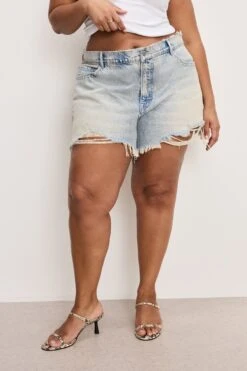 GOOD 90s STUDDED SHORTS | INDIGO784 -GOOD AMERICAN STORE 250225 33 GFD249 I784 C 4521