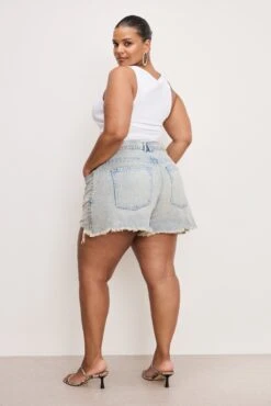 GOOD 90s STUDDED SHORTS | INDIGO784 -GOOD AMERICAN STORE 250225 33 GFD249 I784 C 4625