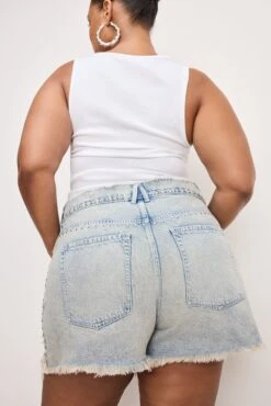 GOOD 90s STUDDED SHORTS | INDIGO784 -GOOD AMERICAN STORE 250225 33 GFD249 I784 C 4642