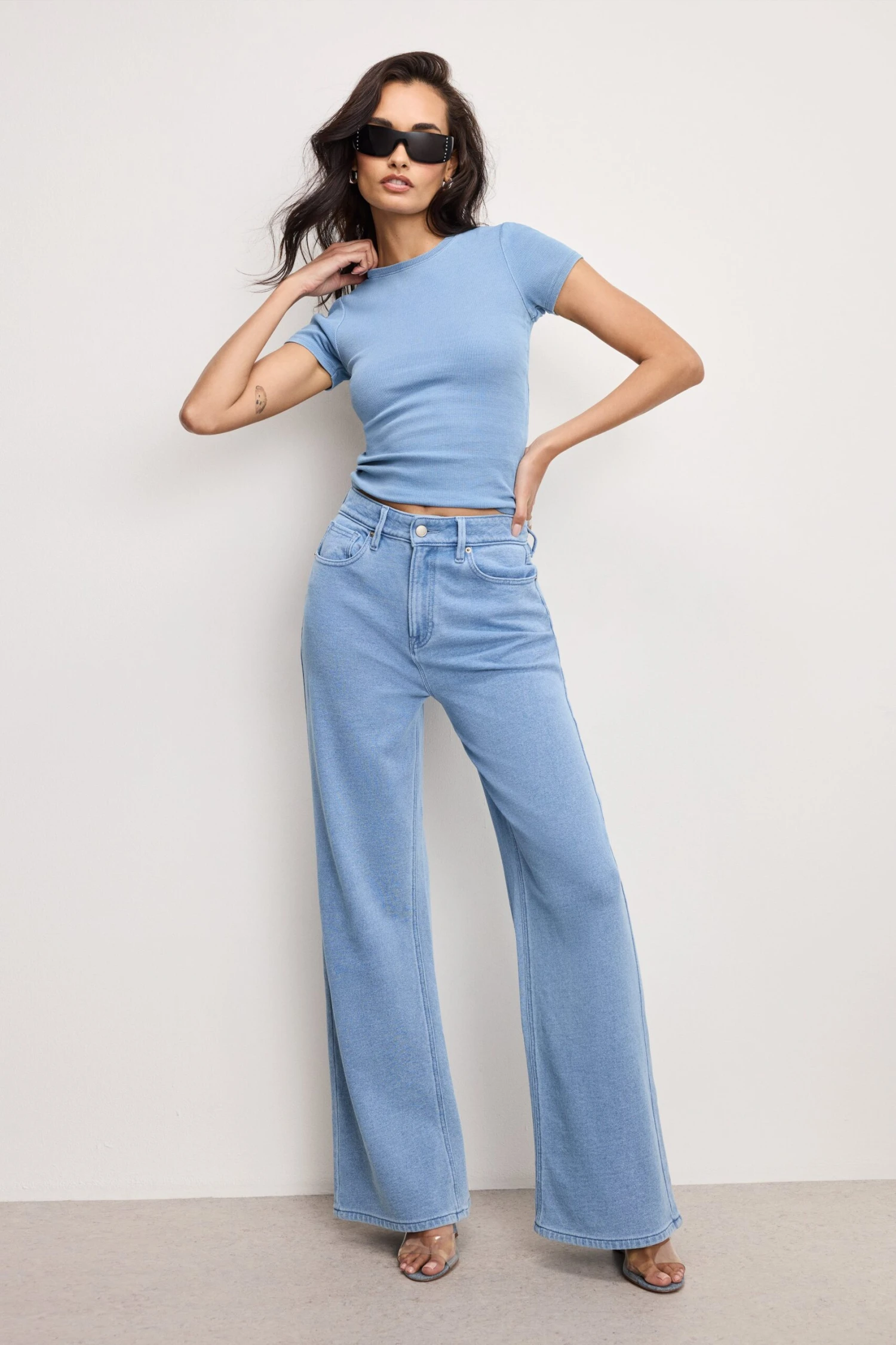 GOOD AMERICAN JEANIUS FITTED TEE | INDIGO586 7 GOOD AMERICAN JEANIUS FITTED TEE | INDIGO586 - Image 5