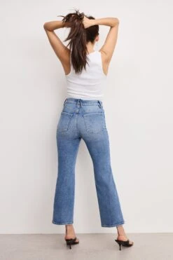 GOOD AMERICAN ALWAYS FITS GOOD LEGS CROPPED MINI BOOT JEANS | INDIGO953 -GOOD AMERICAN STORE 250328 13 GLCMBSAF478T I953 A 0119