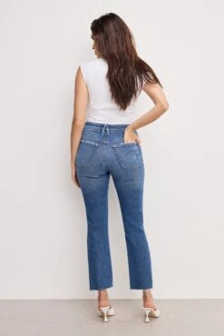 GOOD AMERICAN GOOD LEGS STRAIGHT JEANS | INDIGO943 9 GOOD AMERICAN GOOD LEGS STRAIGHT JEANS | INDIGO943 -GOOD AMERICAN STORE 250328 14 GLSCHD15T I943 A 0133