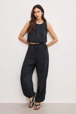 TWILL PARACHUTE PANTS | BLACK001 16 TWILL PARACHUTE PANTS | BLACK001 -GOOD AMERICAN STORE 250421 09 GFD262TW K001 A 0021