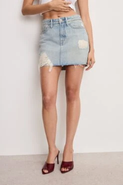 THE KHLOÉ MINI SKIRT | INDIGO1066 -GOOD AMERICAN STORE 250421 13 GMISSNK156S I1066 A 0041