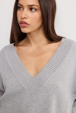 GOOD AMERICAN DEEP V KNIT SWEATER | MELANGE GREY -GOOD AMERICAN STORE 250501 01 KEY GSK0359 MLGR A 0127