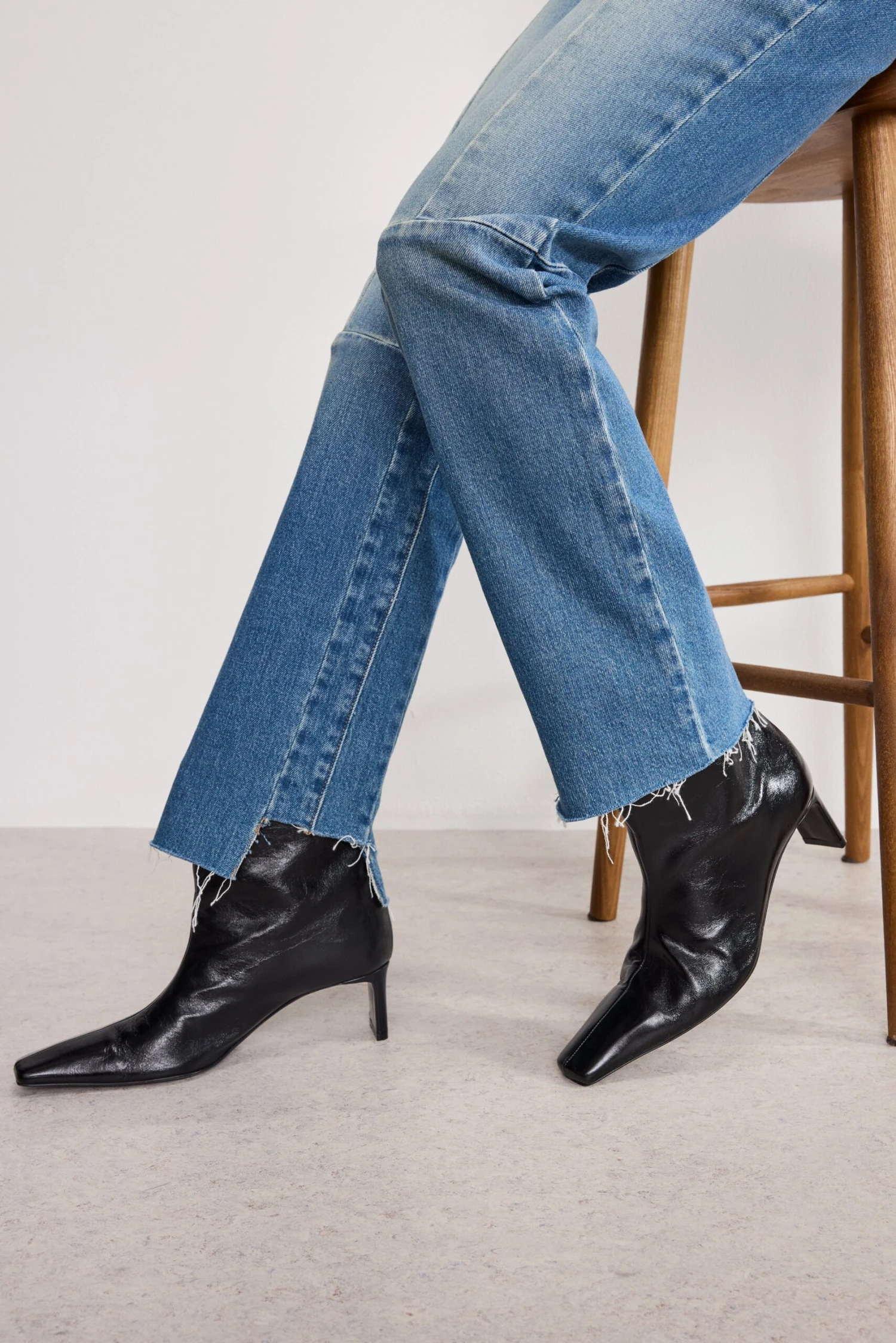 GOOD AMERICAN GOOD ICON STRAIGHT JEANS | INDIGO912 11 GOOD AMERICAN GOOD ICON STRAIGHT JEANS | INDIGO912 - Image 9