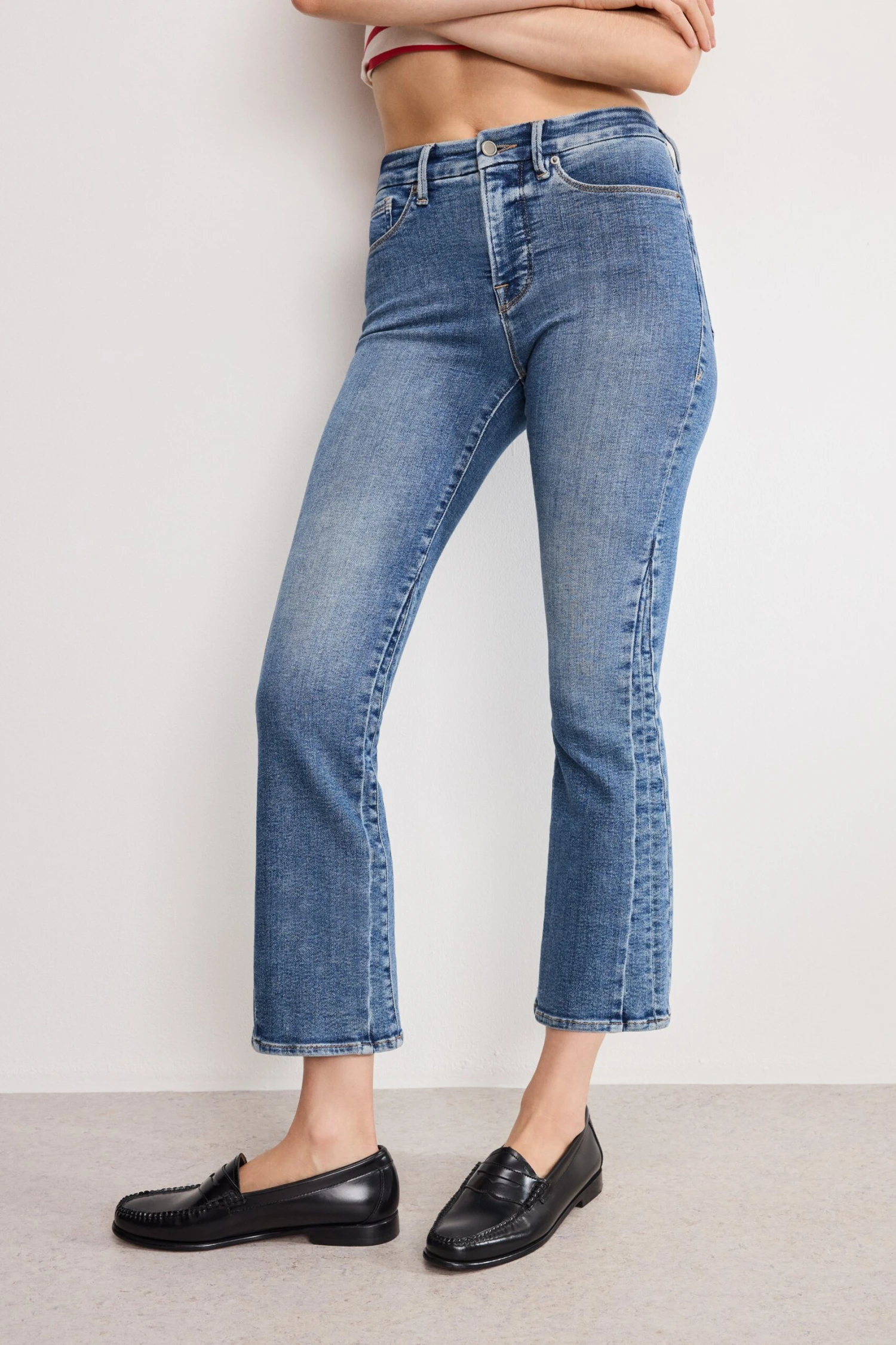 GOOD AMERICAN GOOD LEGS CROPPED MINI BOOT JEANS | INDIGO917 4 GOOD AMERICAN GOOD LEGS CROPPED MINI BOOT JEANS | INDIGO917 - Image 2