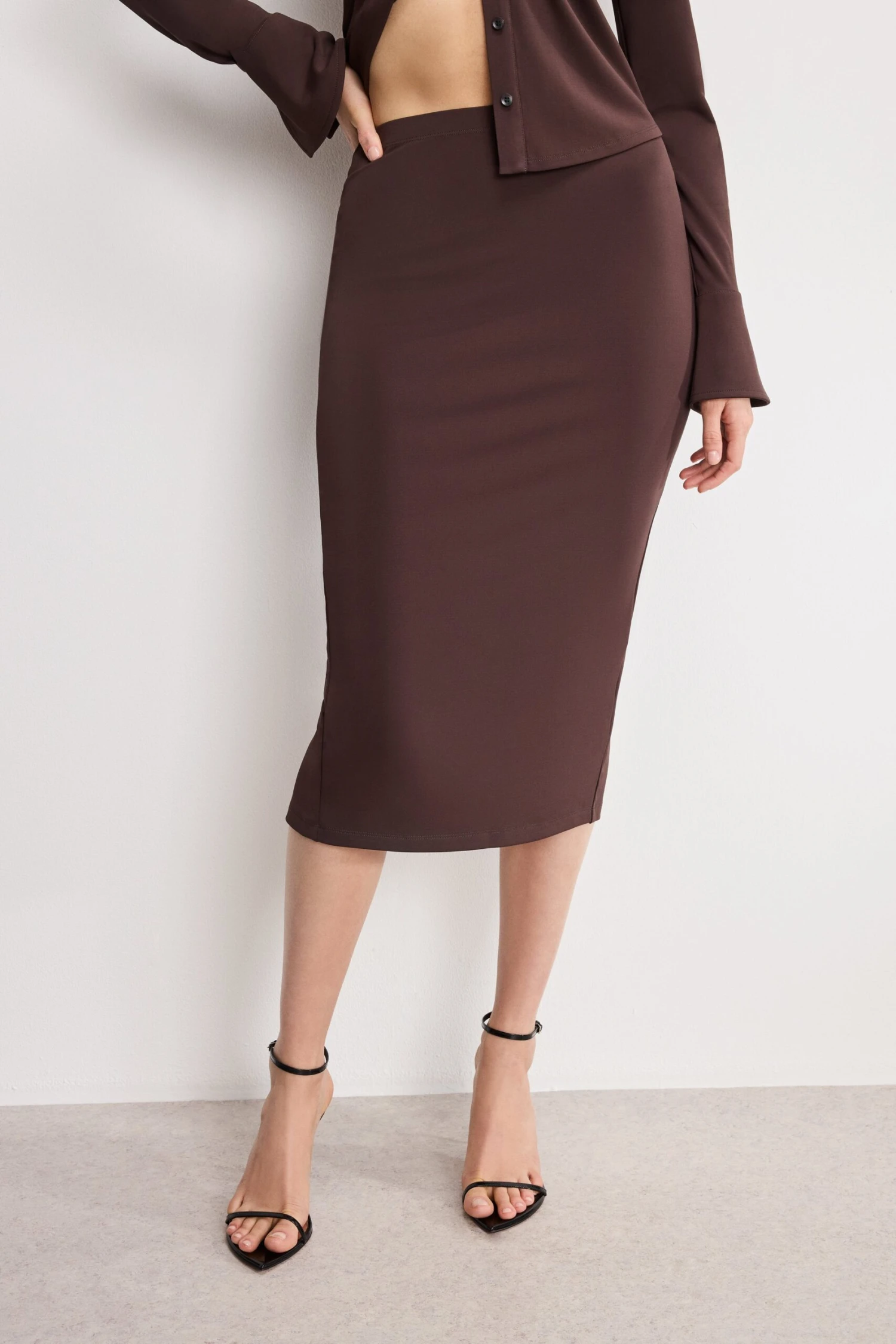 GOOD AMERICAN MATTE JERSEY MIDI PENCIL SKIRT | BARK003 5 GOOD AMERICAN MATTE JERSEY MIDI PENCIL SKIRT | BARK003 - Image 3