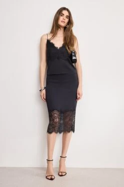 GOOD AMERICAN SATIN LACE CAMISOLE | BLACK001 -GOOD AMERICAN STORE 250513 37 KEY GWT0355 K001 A 4507