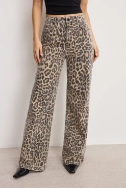 GOOD AMERICAN GOOD EASE LEOPARD JEANS | LUCKY LEOPARD001 -GOOD AMERICAN STORE 250604 06 KEY GFD439 LKL1 A 1965 1c069cb4 873e 44da 8a94 8458b8b25cad