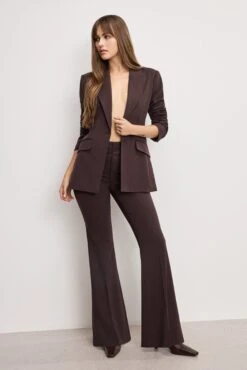 GOOD AMERICAN ESSENTIAL SUITING SCULPTED BLAZER | DARK CHOCOLATE 9 GOOD AMERICAN ESSENTIAL SUITING SCULPTED BLAZER | DARK CHOCOLATE -GOOD AMERICAN STORE 250604 20 GJK0182 DCHC A 2485