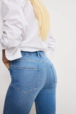 GOOD AMERICAN GOOD CURVE STRAIGHT COMPRESSION JEANS | INDIGO268 11 GOOD AMERICAN GOOD CURVE STRAIGHT COMPRESSION JEANS | INDIGO268 -GOOD AMERICAN STORE 250711 14 GCST014004 I268 A 2117