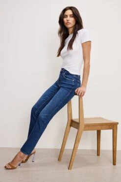 GOOD AMERICAN ALWAYS FITS GOOD LEGS STRAIGHT JEANS | INDIGO571 19 GOOD AMERICAN ALWAYS FITS GOOD LEGS STRAIGHT JEANS | INDIGO571 -GOOD AMERICAN STORE 7.241125 43 GLSTAF739T I571 GLS A 0185