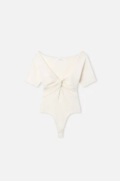 GOOD AMERICAN JERSEY TWIST FRONT BODYSUIT | ECRU003