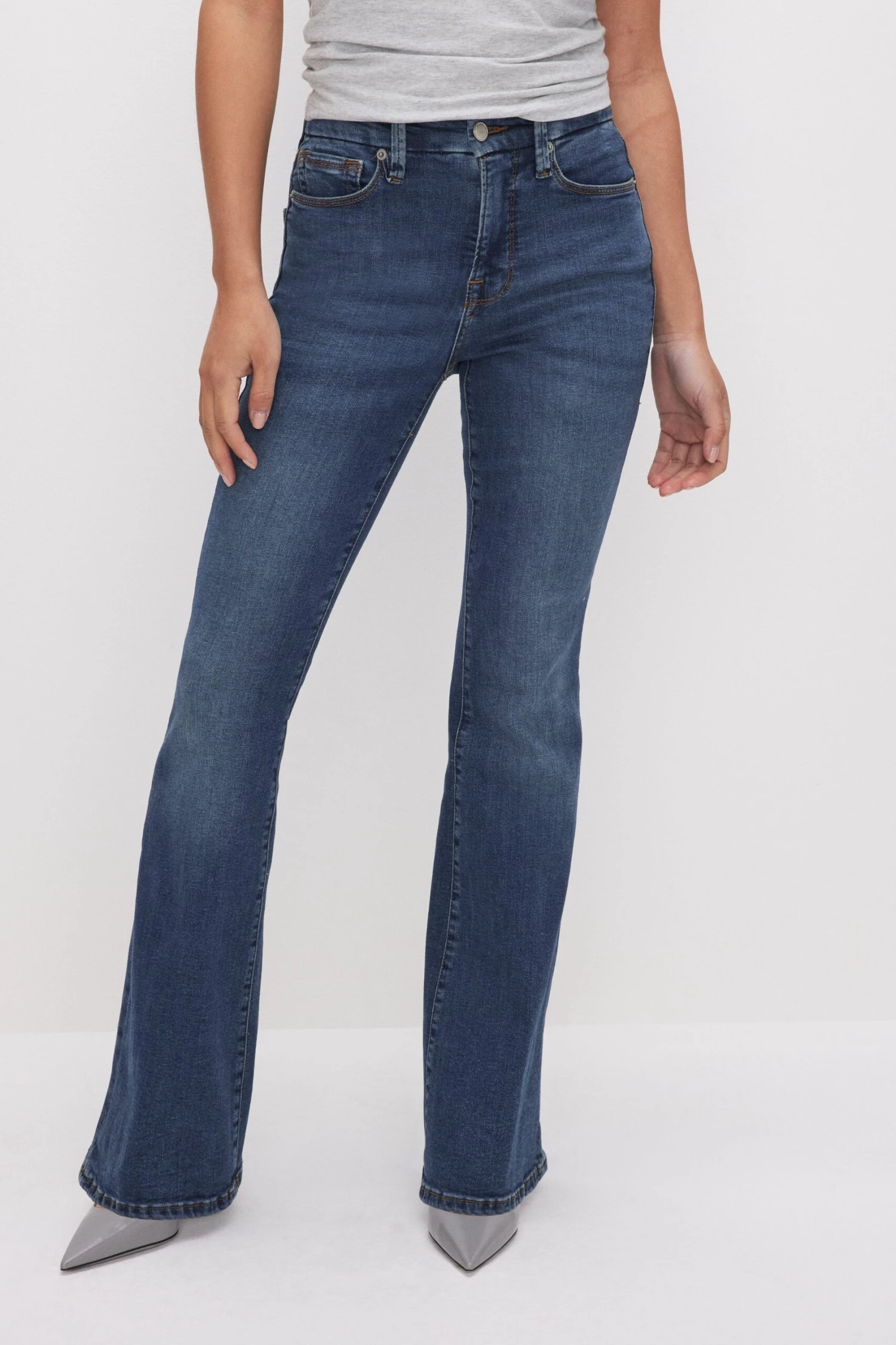 GOOD AMERICAN GOOD PETITE FLARE JEANS | BLUE004 4 GOOD AMERICAN GOOD PETITE FLARE JEANS | BLUE004 - Image 2