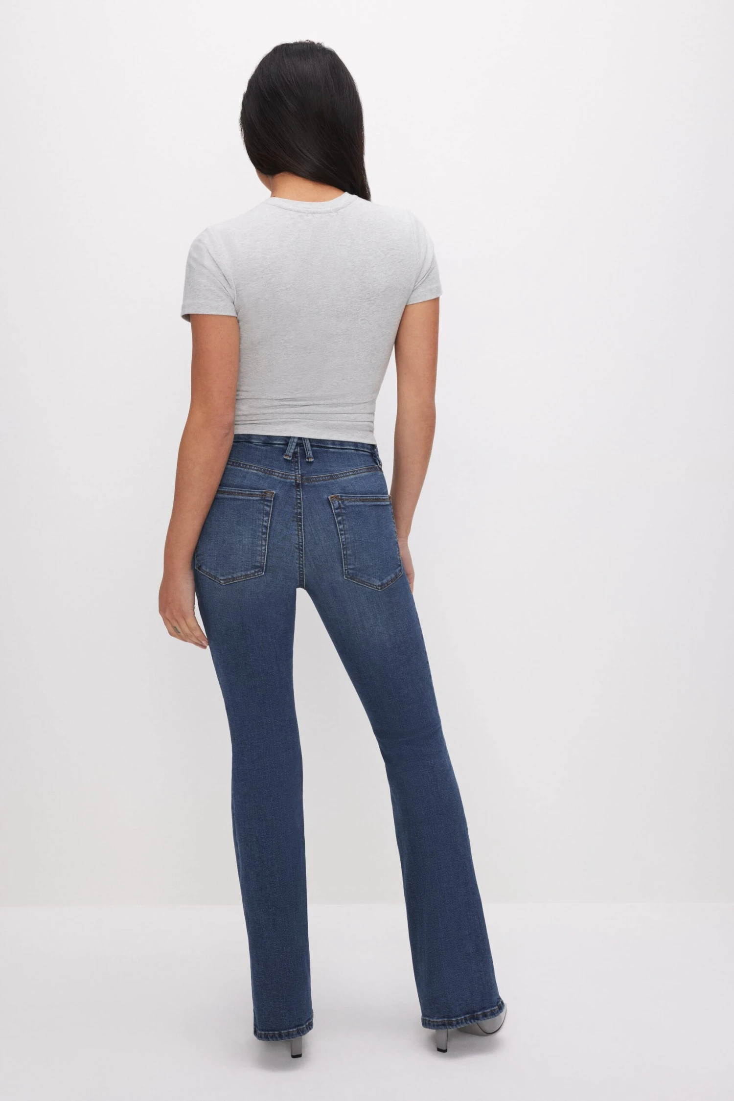 GOOD AMERICAN GOOD PETITE FLARE JEANS | BLUE004 6 GOOD AMERICAN GOOD PETITE FLARE JEANS | BLUE004 - Image 4