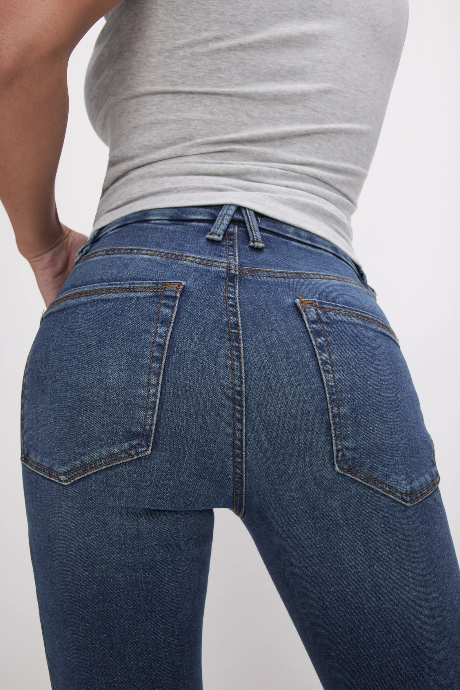 GOOD AMERICAN GOOD PETITE FLARE JEANS | BLUE004 7 GOOD AMERICAN GOOD PETITE FLARE JEANS | BLUE004 - Image 5