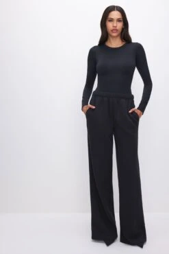 GOOD AMERICAN SCUBA CREWNECK BODYSUIT | BLACK001 15 GOOD AMERICAN SCUBA CREWNECK BODYSUIT | BLACK001 -GOOD AMERICAN STORE H 230608 19 GB0357 K001 FALL23 A 0002