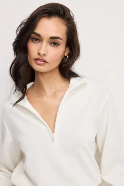 AIR SOFT SCUBA HALF ZIP SWEATSHIRT | CLOUD WHITE 9 AIR SOFT SCUBA HALF ZIP SWEATSHIRT | CLOUD WHITE -GOOD AMERICAN STORE H 250226 02 GS0558 CLW1 A 0320