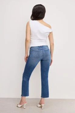 GOOD AMERICAN GOOD PETITE STRAIGHT JEANS | INDIGO943 -GOOD AMERICAN STORE H 250320 18 GPSCHD15T I943 P 0180