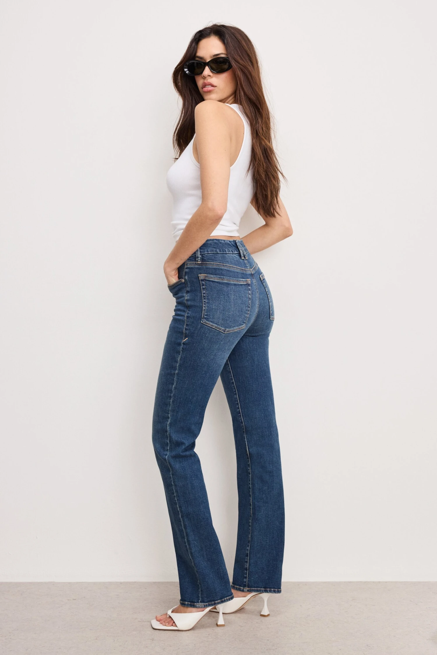 GOOD AMERICAN GOOD LEGS STRAIGHT JEANS | BLUE004 4 GOOD AMERICAN GOOD LEGS STRAIGHT JEANS | BLUE004 - Image 2
