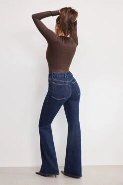 GOOD AMERICAN GOOD LEGS FLARE JEANS | INDIGO983 13 GOOD AMERICAN GOOD LEGS FLARE JEANS | INDIGO983 -GOOD AMERICAN STORE H 250501 15 GLFPIN900T I983 A 2228