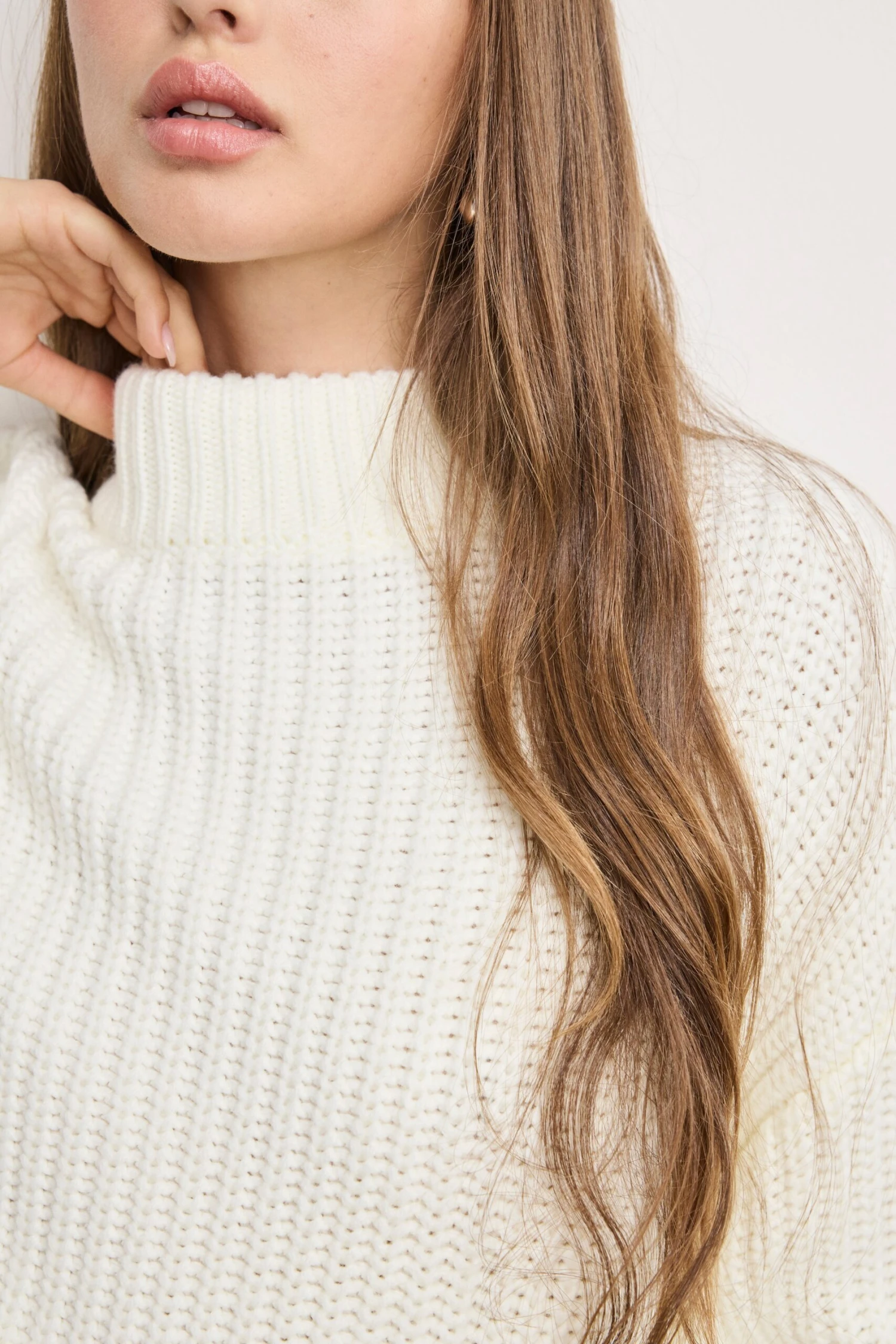 GOOD AMERICAN CHUNKY KNIT MOCK NECK SWEATER | IVORY003 5 GOOD AMERICAN CHUNKY KNIT MOCK NECK SWEATER | IVORY003 - Image 3
