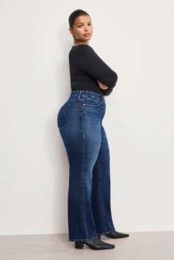 GOOD AMERICAN SOFT TECH GOOD TRUE STRAIGHT JEANS | INDIGO572 23 GOOD AMERICAN SOFT TECH GOOD TRUE STRAIGHT JEANS | INDIGO572 -GOOD AMERICAN STORE H 250710 21 GNST960T I572 2606