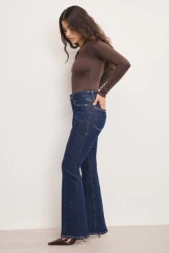 GOOD AMERICAN GOOD PETITE FLARE JEANS | INDIGO983 12 GOOD AMERICAN GOOD PETITE FLARE JEANS | INDIGO983 -GOOD AMERICAN STORE H 250714 44 GPFL900001 I983 A 6408