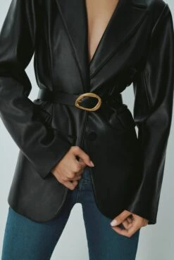 GOOD AMERICAN CLASSIC OVAL BUCKLE BELT | BLACK001 -GOOD AMERICAN STORE LOOK02 CAPRIS 0078